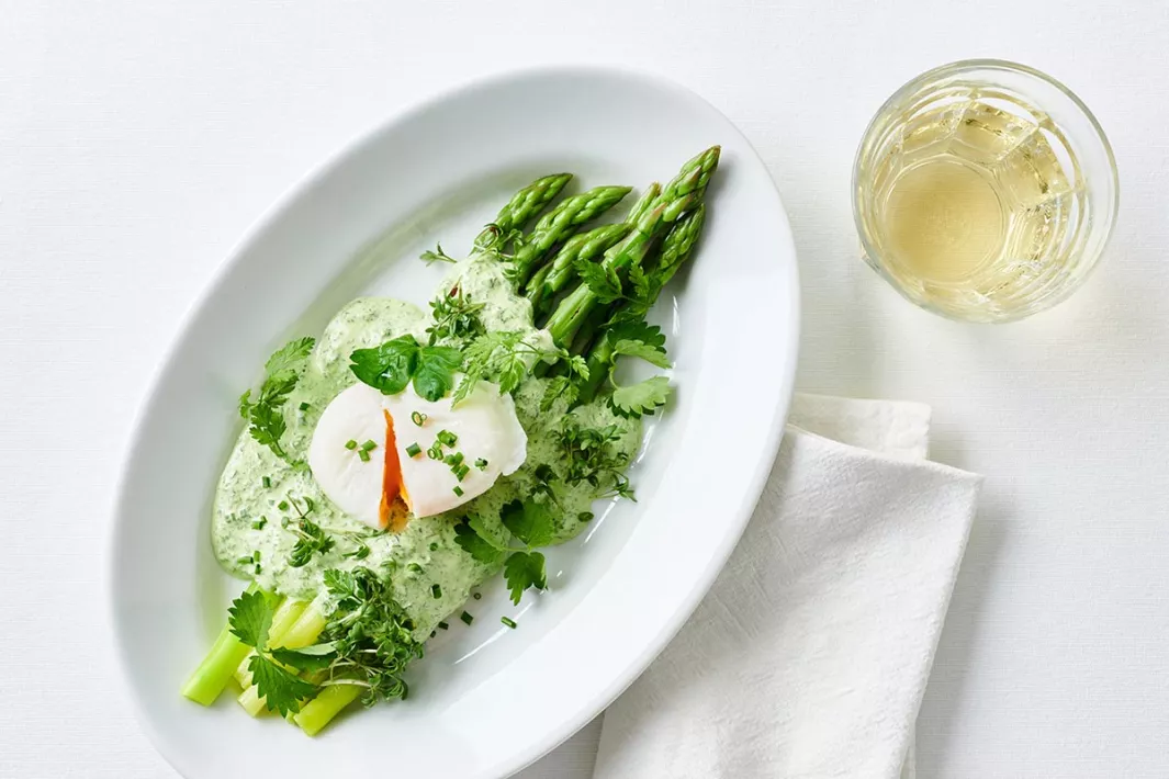 Spargel mit grüner Sauce 