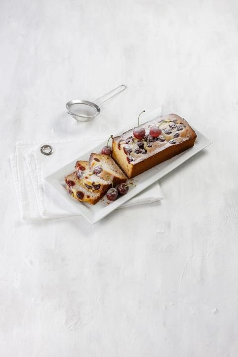Fertiger Marzipankuchen mit Lavendelhonig