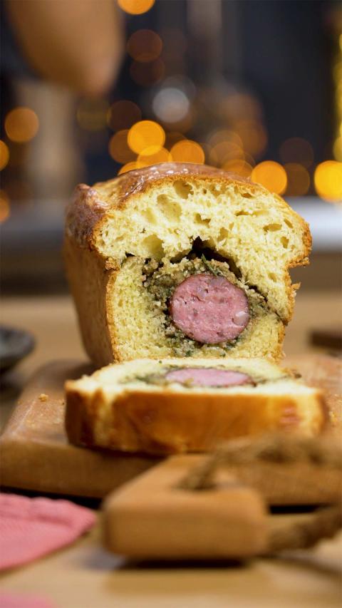 Montbéliard sausage in brioche with pesto walnuts 