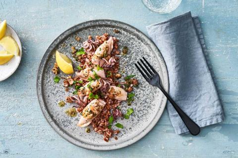 Calamares mit Camargue Reis und hanseatischer Speckstippe