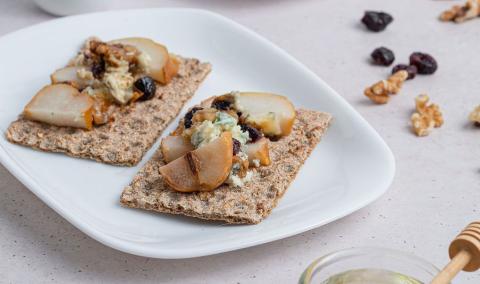 Peras asadas con queso Roquefort