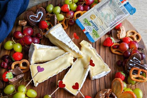 FdA_Valentine cheese board_top