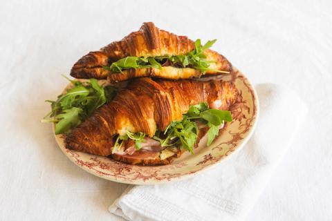 Stuffed croissant