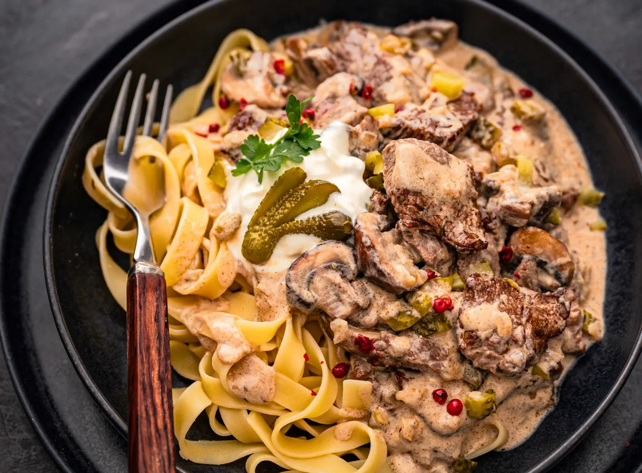 Charoluxe Boeuf Stroganoff by trickytine