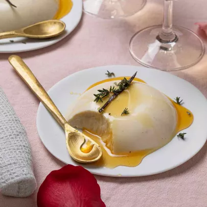 Vanilla, thyme and honey panna cotta