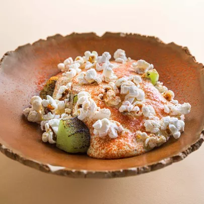 Corn cream with popcorn and roasted kiwi 