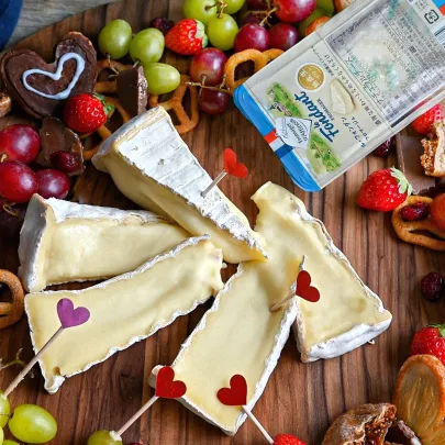 FdA_Valentine cheese board_top