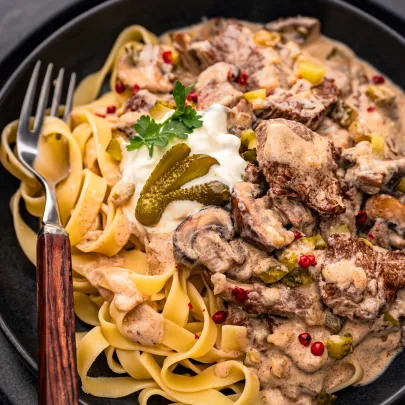 Charoluxe Boeuf Stroganoff by trickytine
