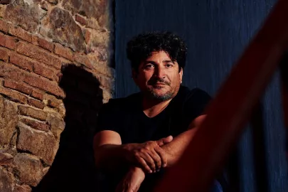 Image of Chef Mauro Colagreco in a staircase