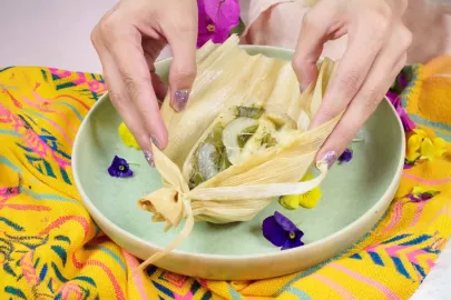 Tamal con queso francés