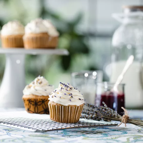 Cinnamon-Vanilla Cupcakes with Crème Fraîche Frosting 