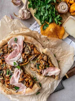 Automn mushroom and Paris ham pizza