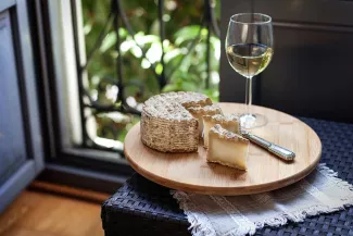 The Signature French Food & Wine Pairings You Need On Your Table