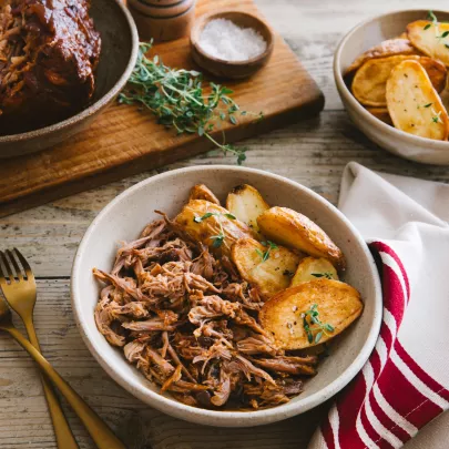 Pulled pork, fried potatoes 